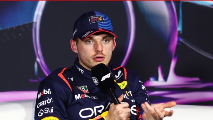 Verstappen reageert op meer vragen over zijn F1-toekomst terwijl hij volhoudt dat een teamwissel ‘niet in mijn gedachten’ is, zei hij.