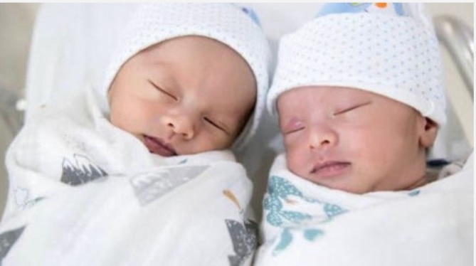 Bonne nouvelle : Abraham Papali’i et sa partenaire accueillent des jumeaux….. La mère et les bébés sont en bonne santé 👍