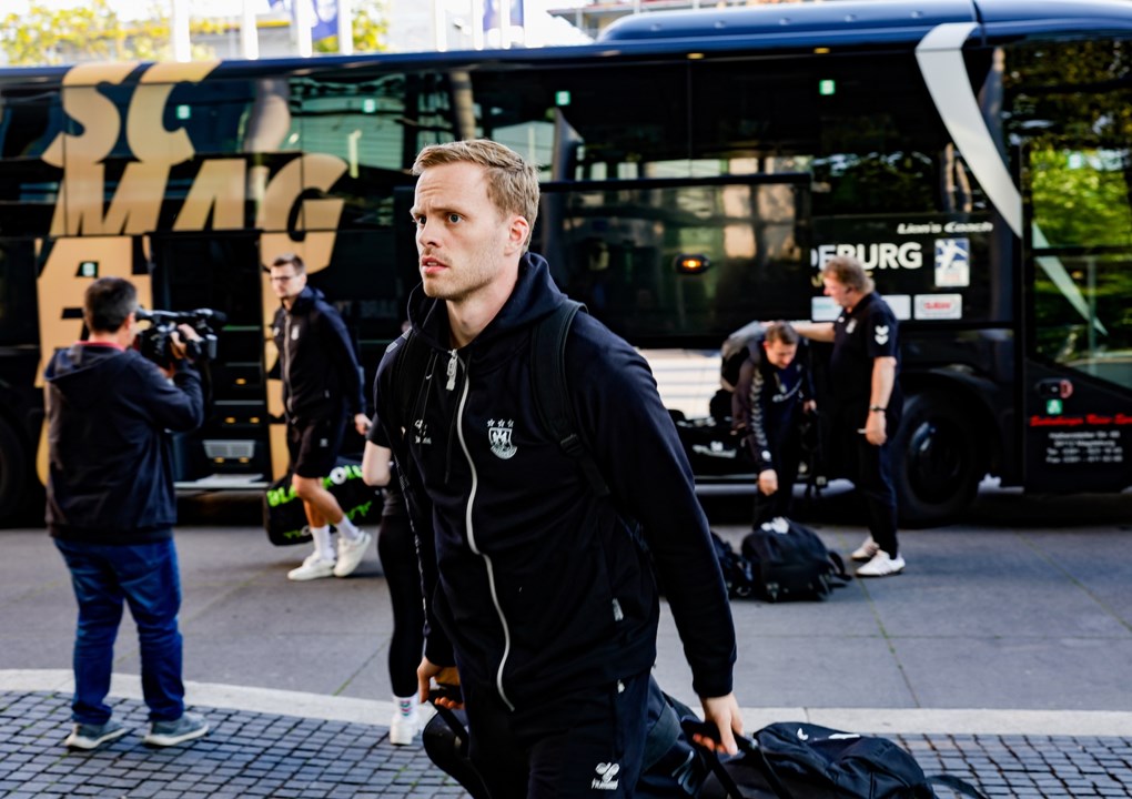 Tragiske nyheder: Af personlige årsager har Aalborg Håndbolds stjernespiller SC Magdeburg annonceret sin afgang med…SPORTLINES1