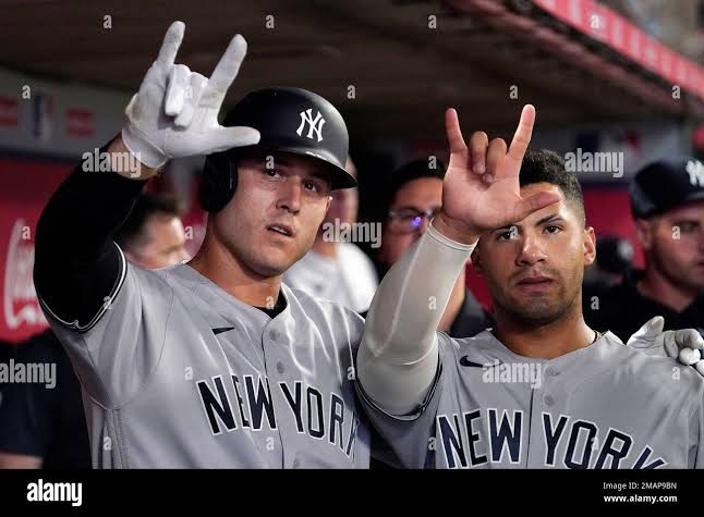 Noticias tristes: Los Yankees tomaron la decisión de reducir los salarios de Torres, que gana $14.2 millones, y Rizzo, que gana $17 millones, según Spotrac…