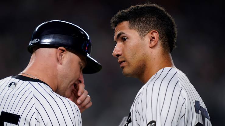 Noticias Tristes: Los Yankees han anunciado la sustitución de Torres y LeMahieu debido a la incapacidad de…