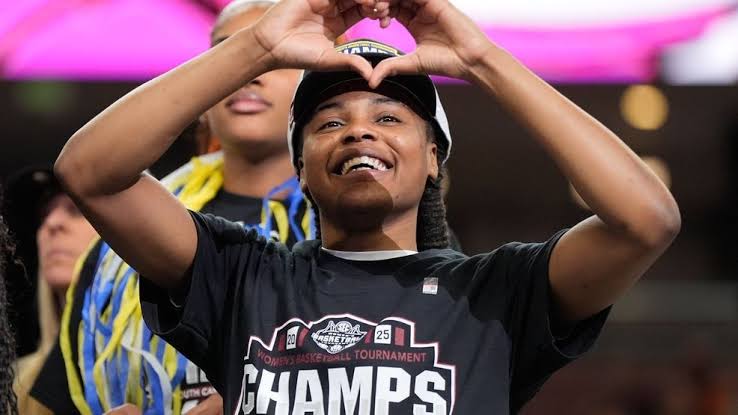 MiLaysia Fulwiley Showing Appreciation: I’m very thankful to all my fans for their constant love and support. I am what I am because of their support just a real Fans to said hello……