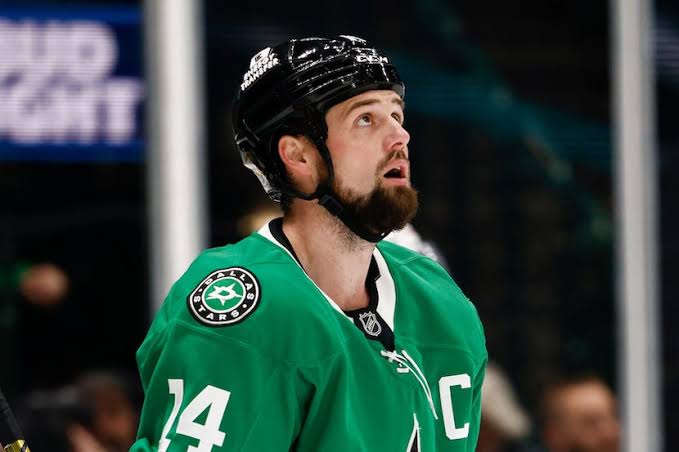 SAD NEWS: 30 minutes ago in Victoria,  British Columbia, Canada At the age of 69, the family of NHL Star Jamie Benn just announced urgent news to his followers that is father, Randy Benn is currently in…..